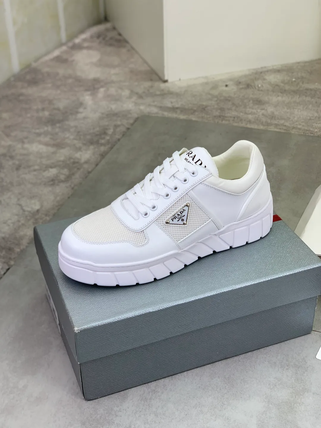 Men's men's shoes P560💰 [Real Price] Popular models are on the official website, 🆘 Trendy brand (Prada) mainly promotes popular models, avant-garde and versatile fashionable men's shoes private version mold opening, cowhide surface splicing 1:1.. Stylish and simple, original imported cowhide lining cowhide feet; the atmosphere and personality are more fashionable, eye-catching and pursuing class. It will subvert the old ideas and be a must-have for fashionistas who want to spend time with you! Must keep it! Tall and comfortable, large and low, high-end quality workmanship. Code number: 38-45 2️⃣optional.